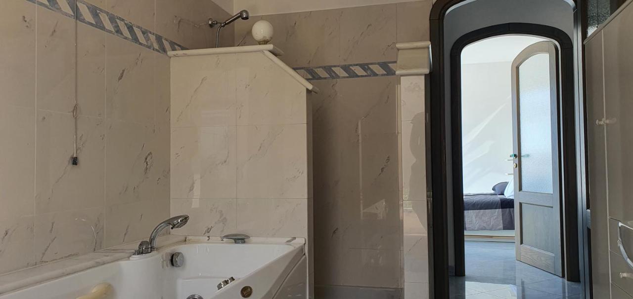 Apartmán Attico Con Vista Su Genova Exteriér fotografie